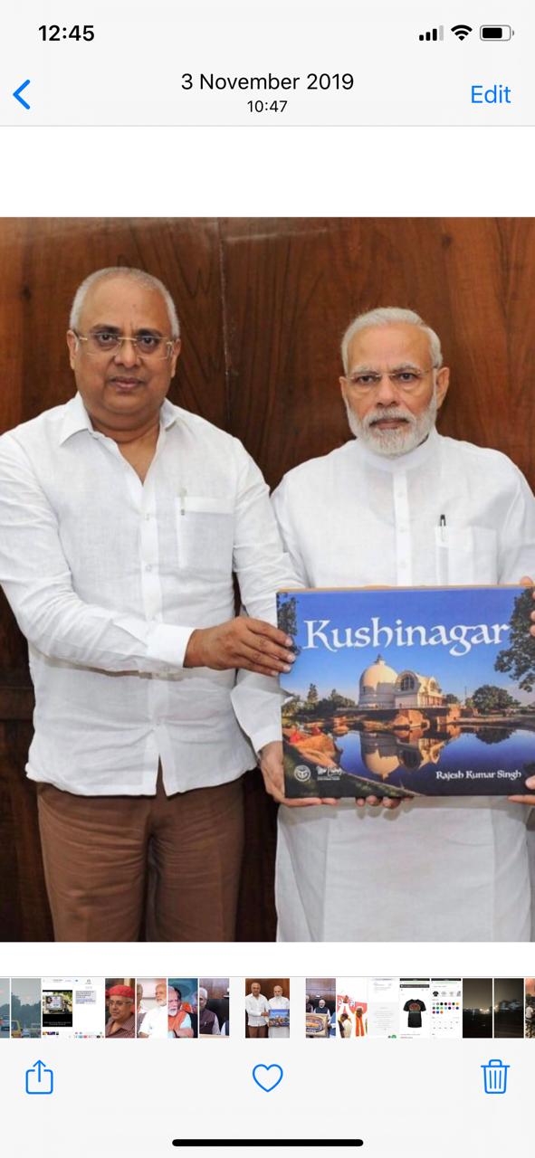 प्रधानमंत्री नरेंद्र मोदी के साथ