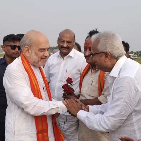 केंद्रीय मंत्री अमित शाह के साथ