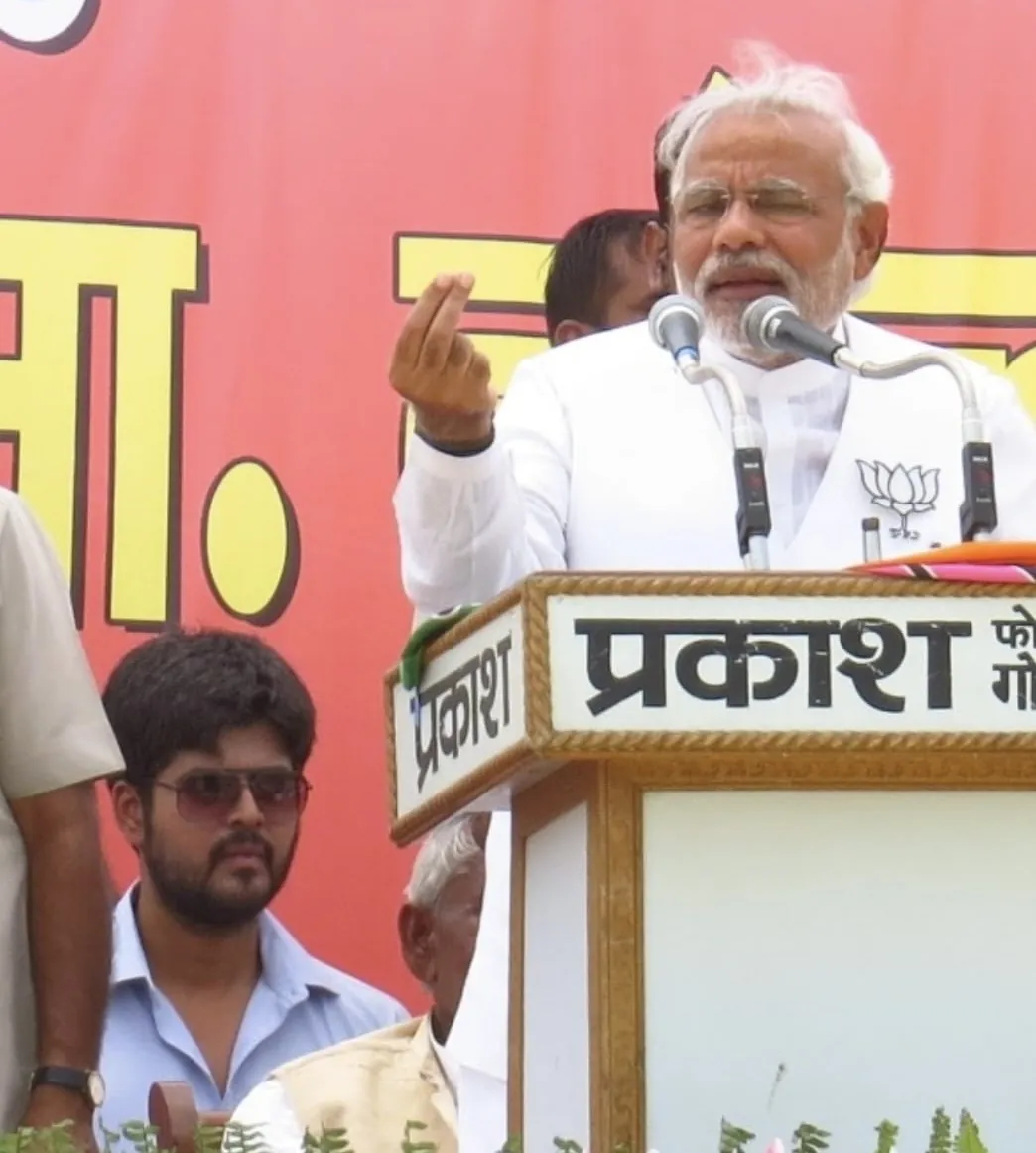प्रधानमंत्री नरेंद्र मोदी के साथ